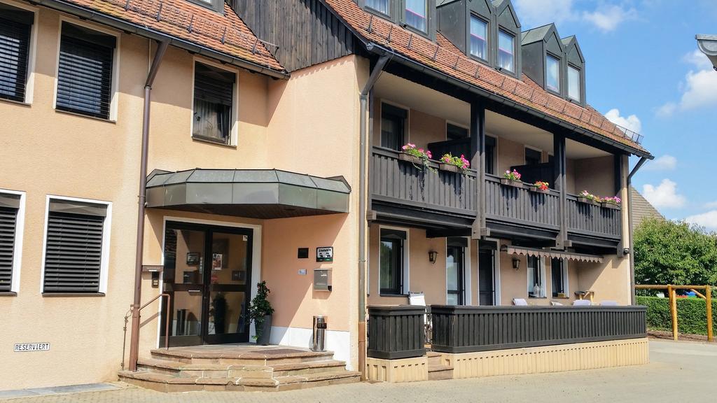 Gasthof Landhotel Gruner Baum Cadolzburg Exterior photo